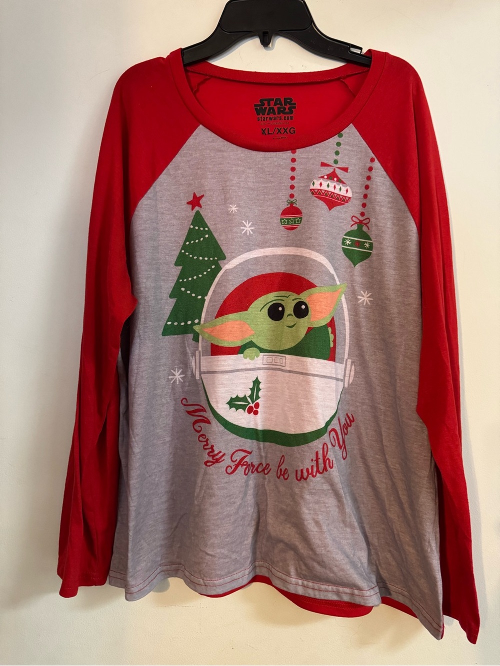 Star Wars Red & Gray Grogu Holiday Raglan Long Sleeve Tee